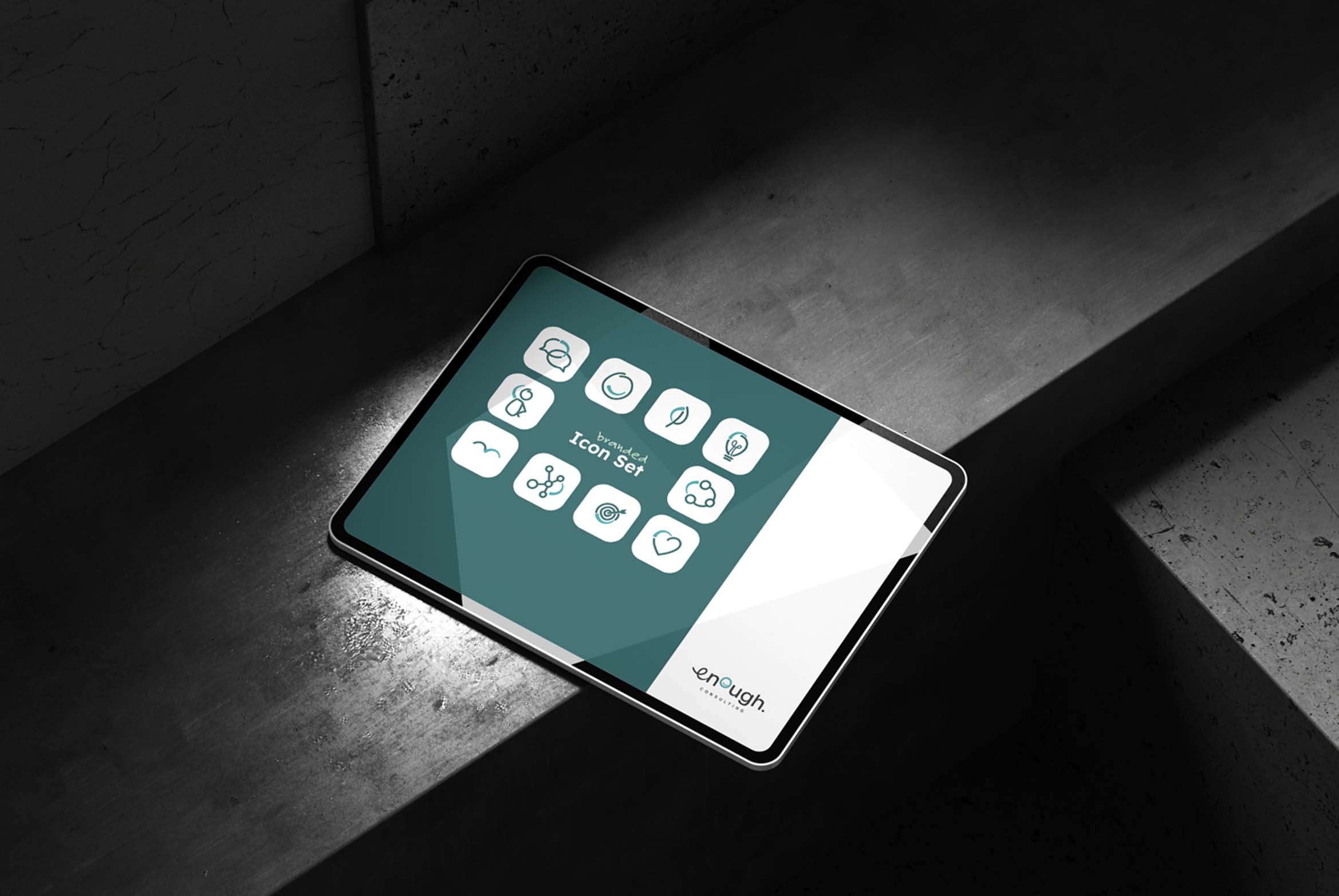 Tablet zeigt Brand Icons von enough.consulting.